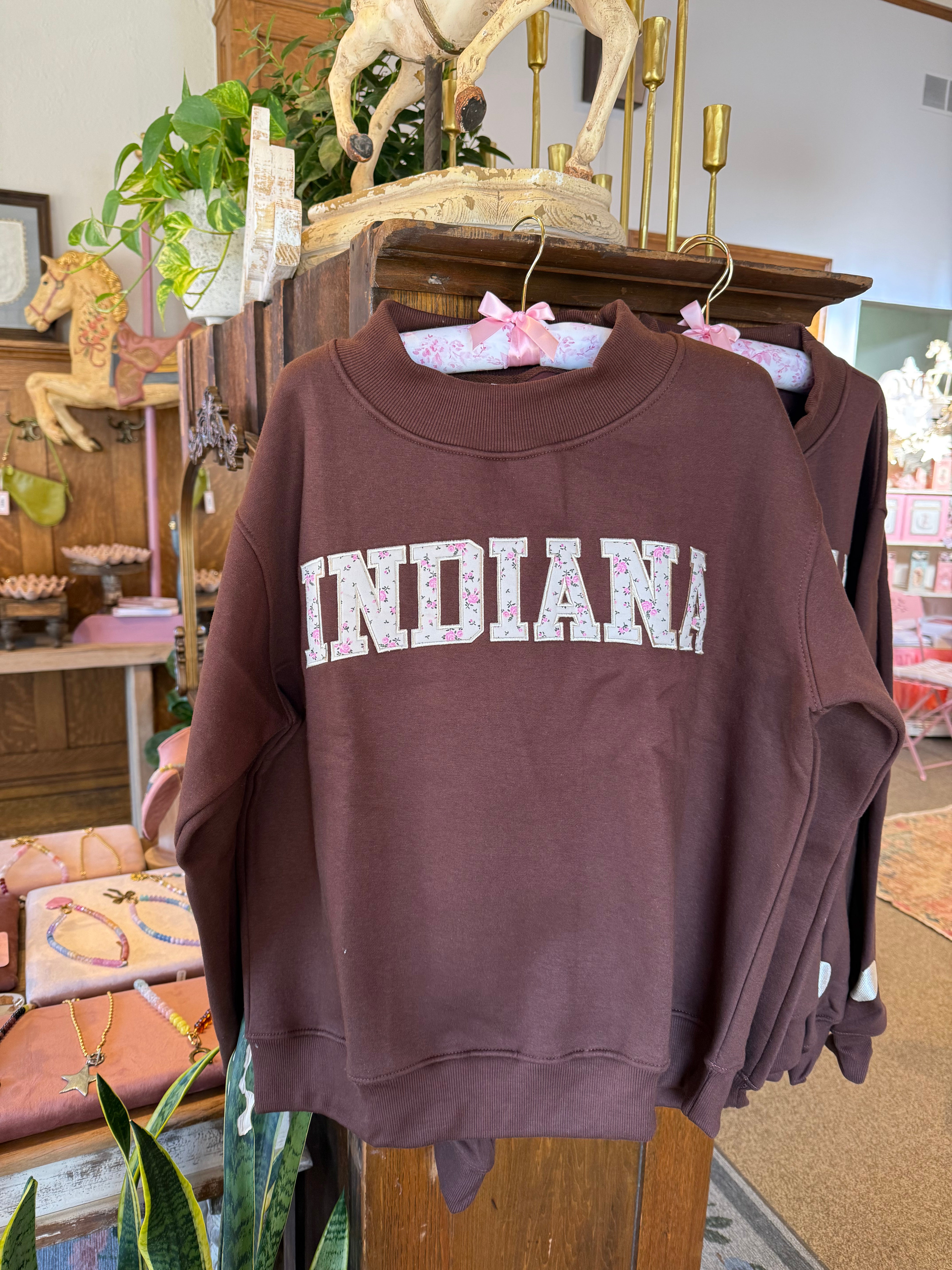 Indiana Collegiate Mock Neck Sweatshirt / Chocolate