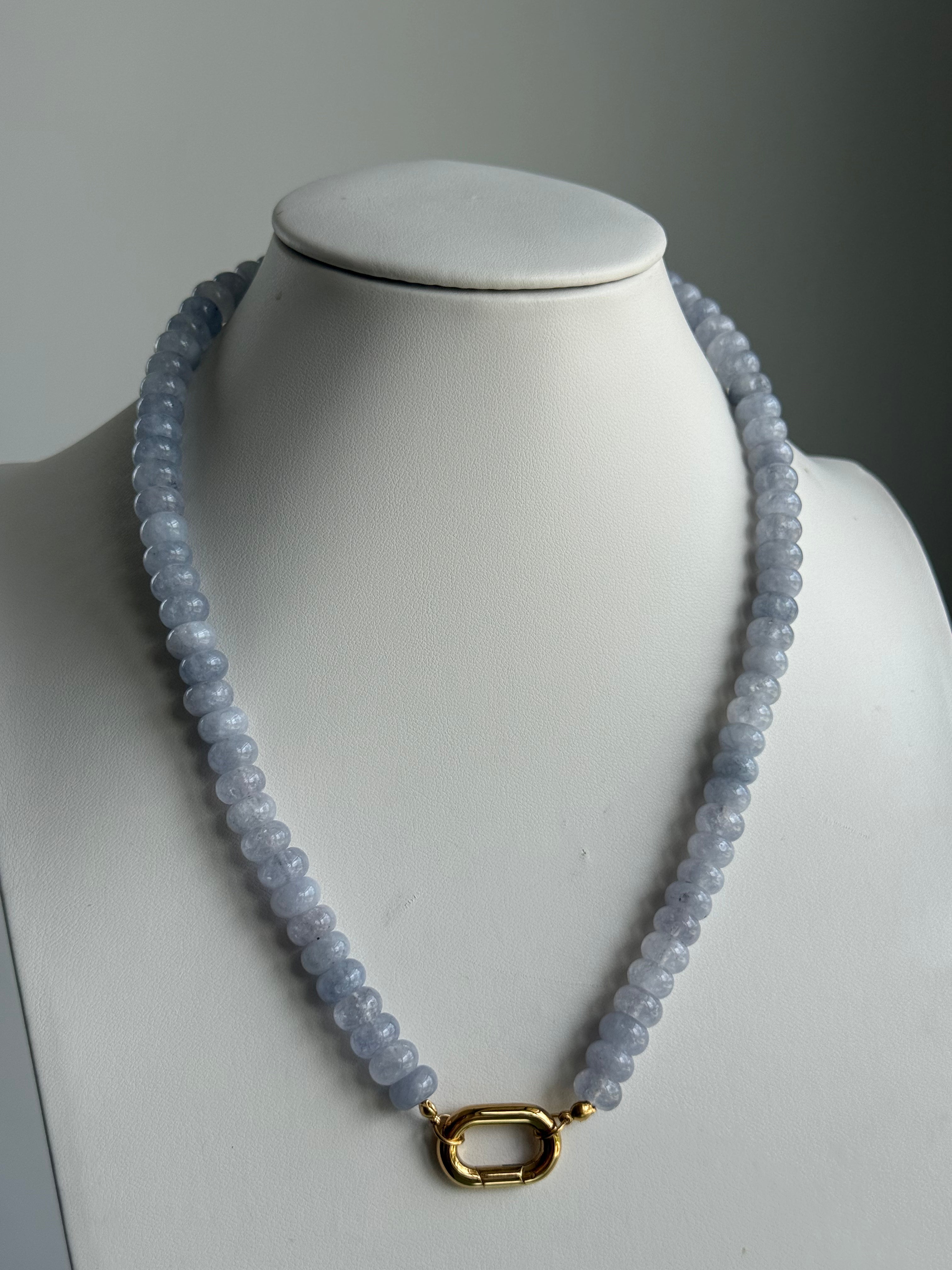 Keepsake Strand Necklace Daphne with pale lavender beads and gold-tone clasp.