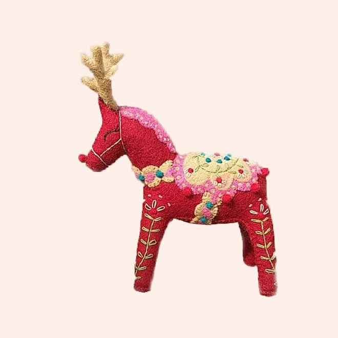 Reindeer Mantel Topper / Red - From Juniper With Love